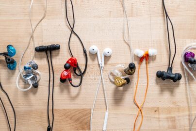 wired earbuds
