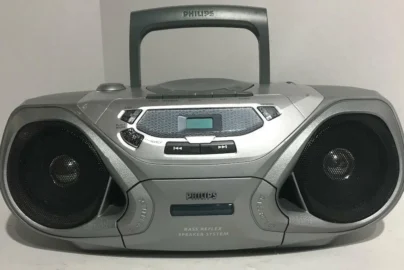 Philips Magnavox Az7448 or Az7444