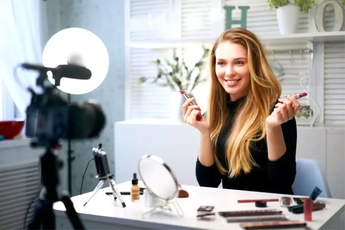 Who is sydneebeeyxo?