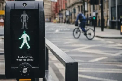 Which Colour Follows the Green Signal at a Puffin Crossing?