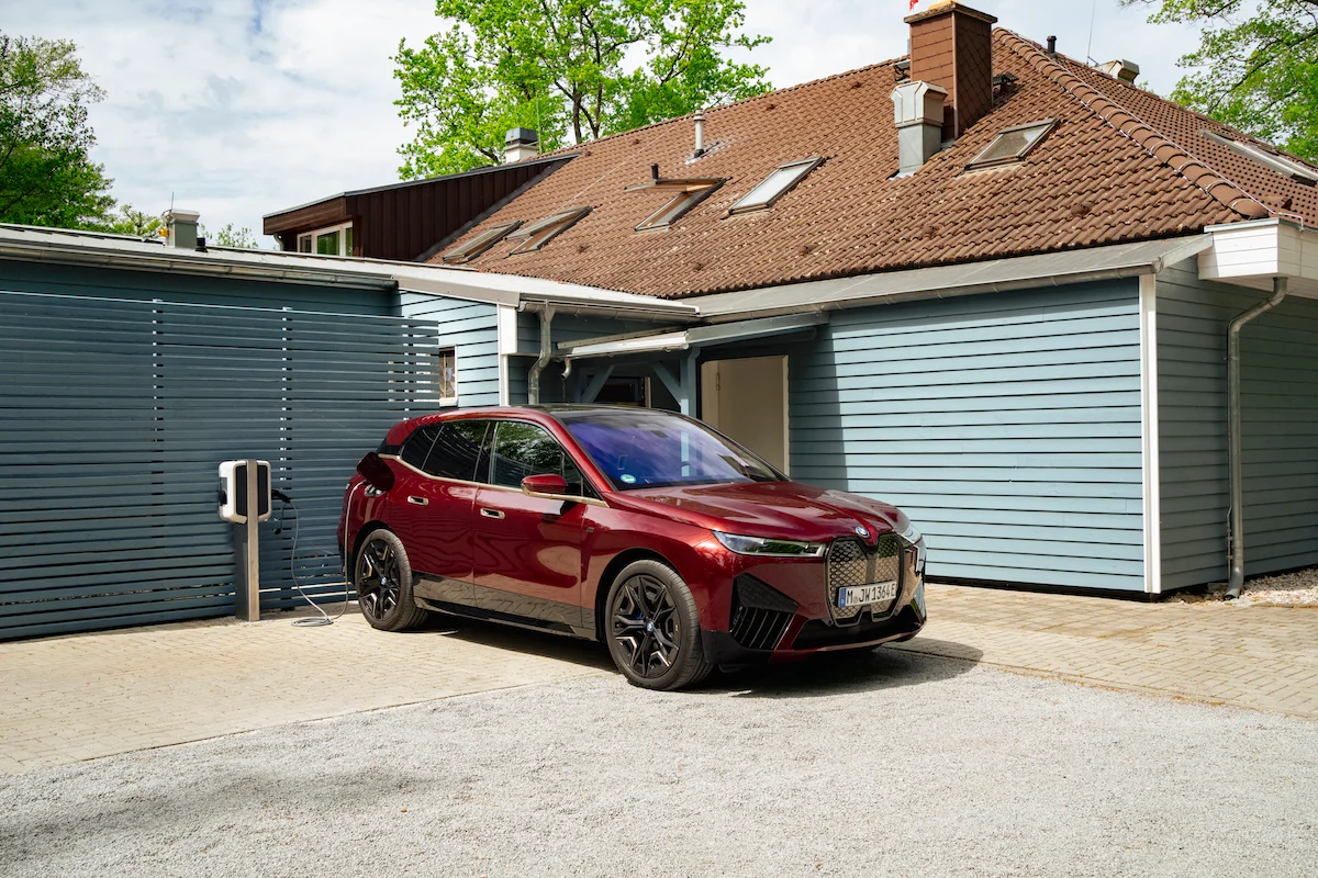 Best EVs for Long-Distance Travel: Range You Can Rely On