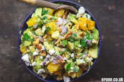 Γουακαμε: The Mediterranean Avocado Dip Trending Across