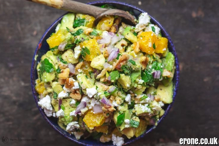 Γουακαμε: The Mediterranean Avocado Dip Trending Across